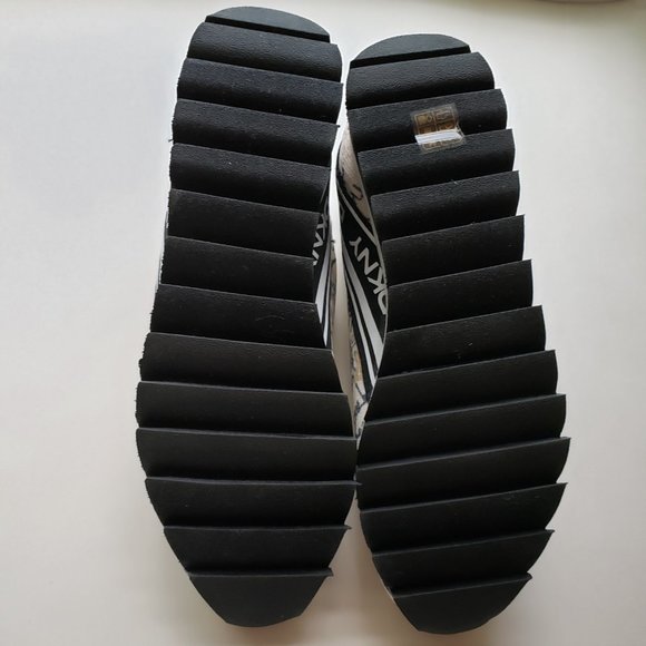 NWOT DKNY Logo shoes, size 8.5. - Picture 5 of 10